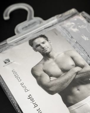 MEN'S UNDERWEAR WHICH PUTS ALL THE RIGHT THINGS IN ALL THE RIGHT